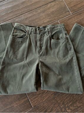 Excellent condition Bill Blass Olive Green High-Waist Ankle Jeans
